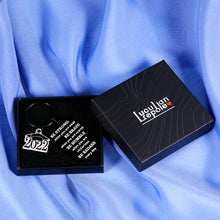 Load image into Gallery viewer, Graduation Gifts 2022 Graduate Keychain for Son Daughter Teen Boys Girls Inspirational Gifts for Women Men Senior 2022 Gifts for Best Friends Families Grad Present Him Her Be Strong When You are Weak